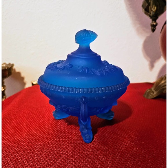 Westmoreland Blue Satin Glass Argonaut Shell Candy Dish - Picture 2 of 10